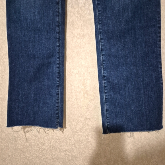 Madewell Blue High Rise Jeans with Subtle Flare..SIZE:26 - Picture 3 of 13